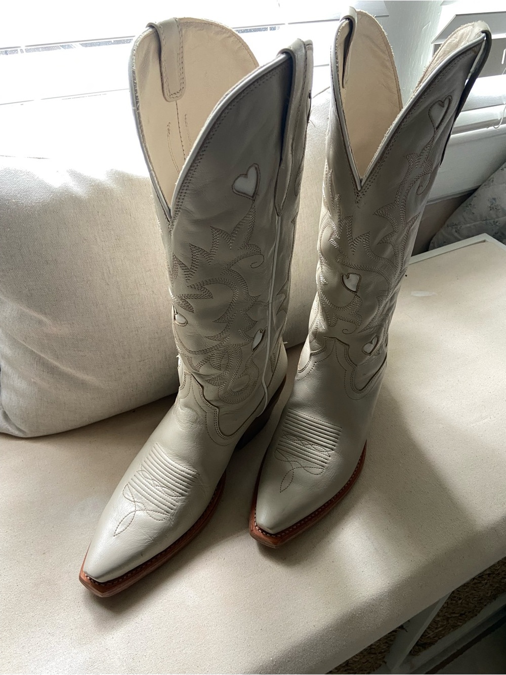 Tecovas Ivory Heart-Embroidered Annie Boots - Size 8 - Picture 5 of 6